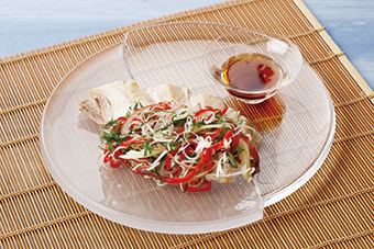 蒸し鶏 香味野菜添え